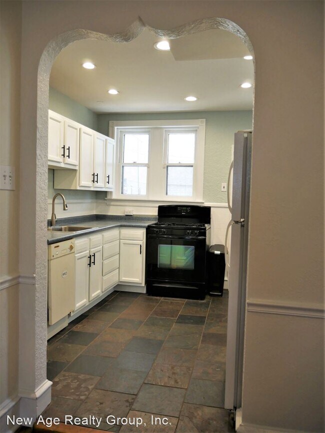 Building Photo - 3 br, 1.5 bath House - 1322 Mifflin Street