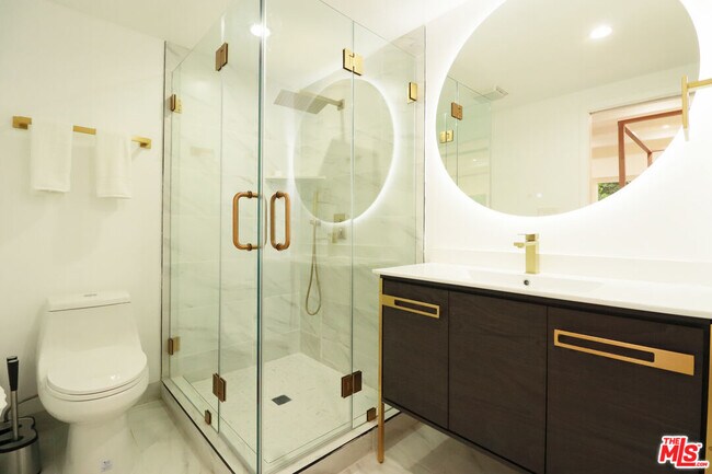 Building Photo - 9042 Phyllis Ave