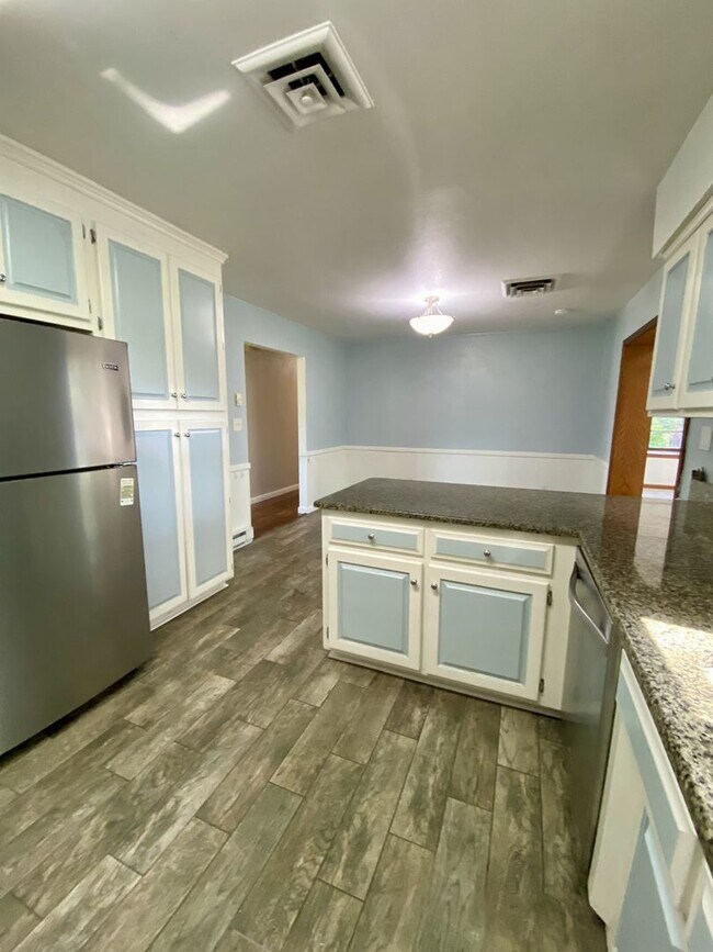 Building Photo - Beautiful Elizabeth River Home