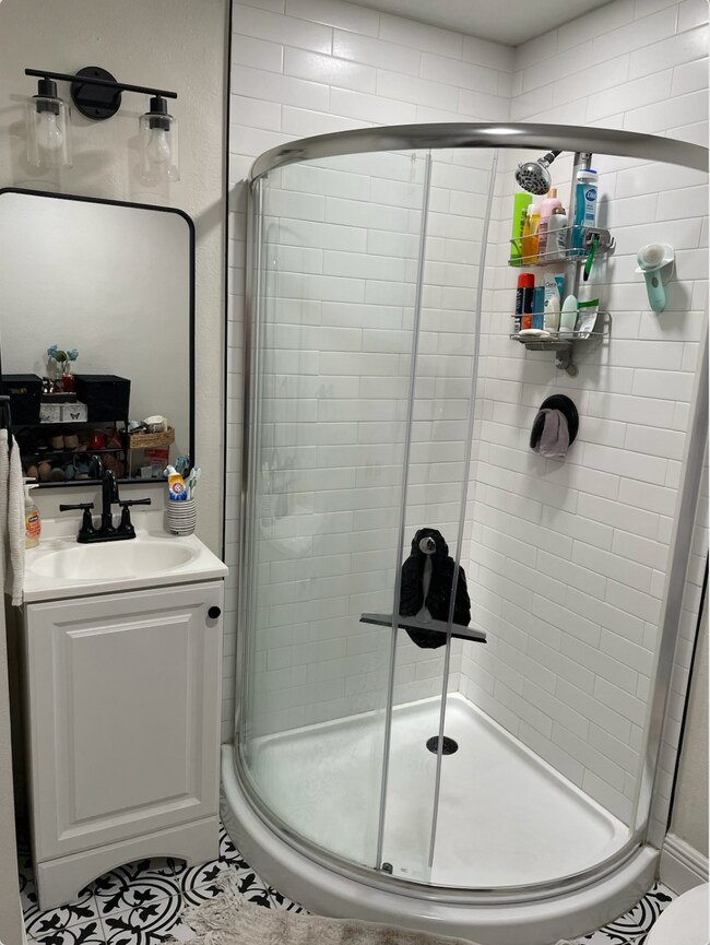 Building Photo - Glen Ave  Efficiency