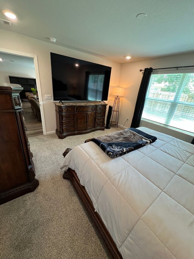 Building Photo - Beautiful, Pace 3/2 Home  with Playgrounds...