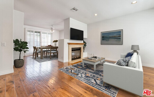 Building Photo - 2333 Oak St