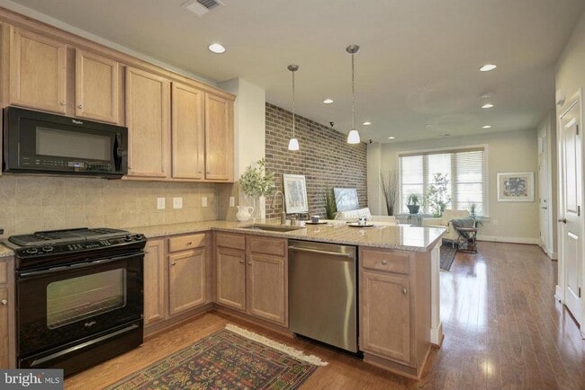 Building Photo - 2009 Richmond Hwy