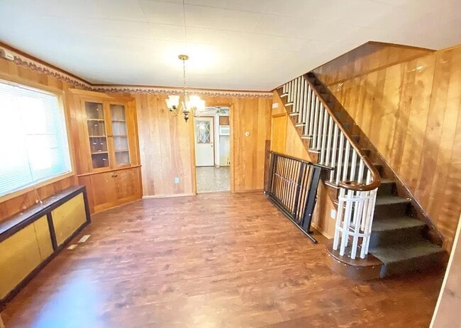 Building Photo - 606 Cypress Ave