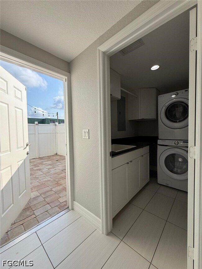 Building Photo - 4797 Albacore Ln