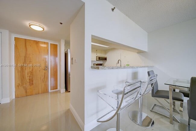 Building Photo - 7601 E Treasure Dr