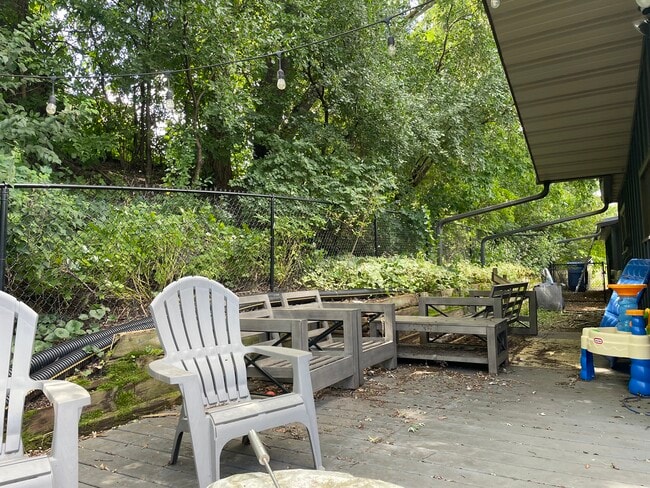 Building Photo - 1721 N High Point Rd