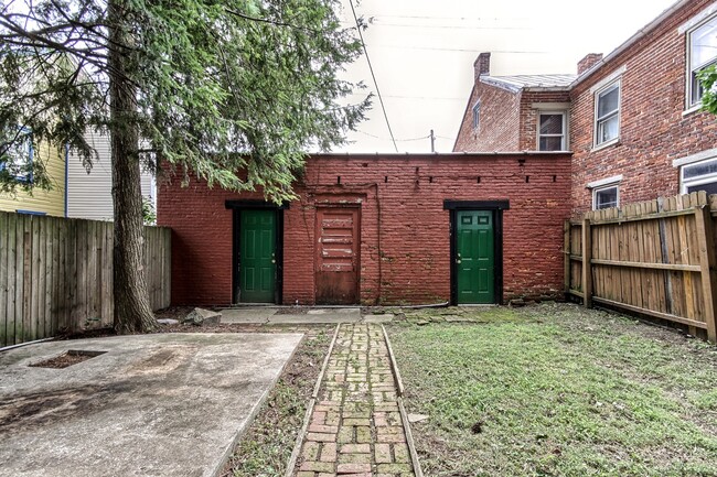 Building Photo - Spacious Home in Downtown Carlisle