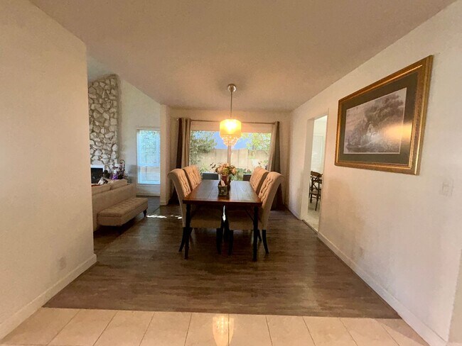 Building Photo - Beautiful Fully Furnished 4Bed/2Bath Home for Rent