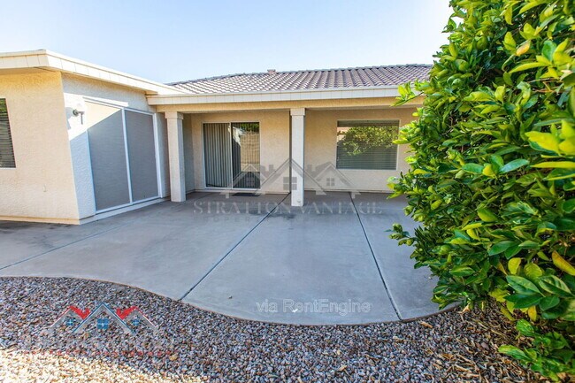 Building Photo - 10864 E Lindner Ave