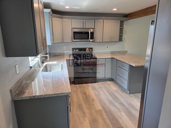 Building Photo - Recently remodeled 3 bedroom, 2.5 bath home