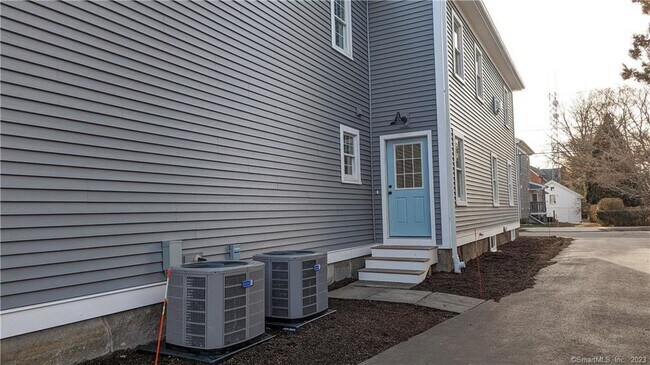 Building Photo - 35 Graves Ave
