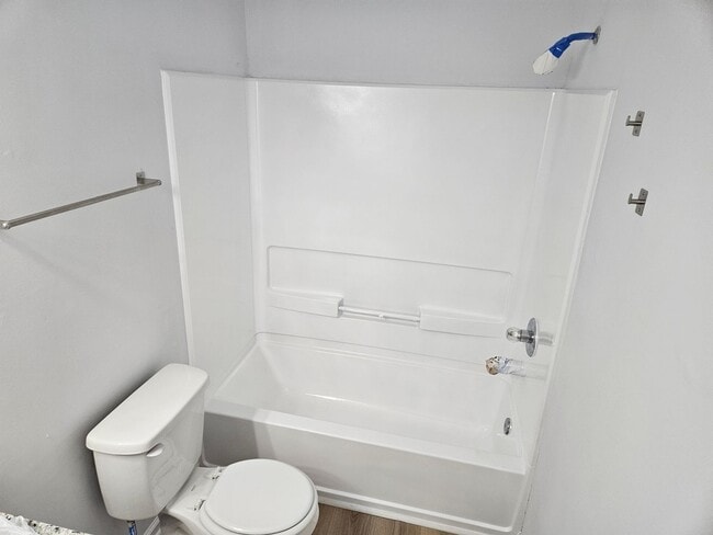 Building Photo - Stylish End Unit 3br 2.5ba TH in Cary! Available Now!