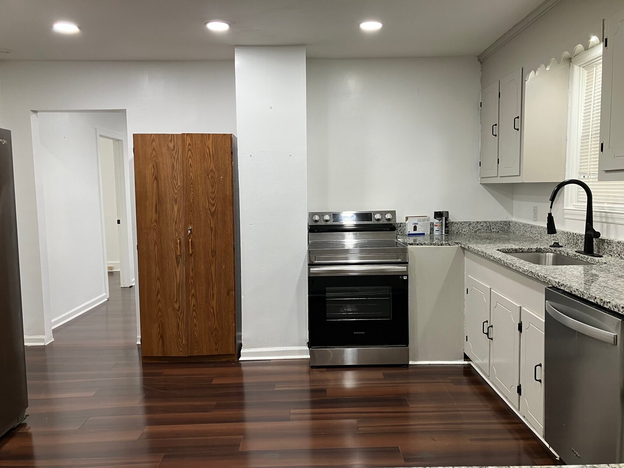 Building Photo - 203 Branham St