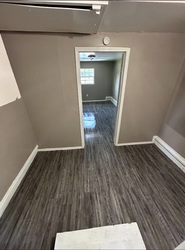 Building Photo - Cute 4 Bedroom Home