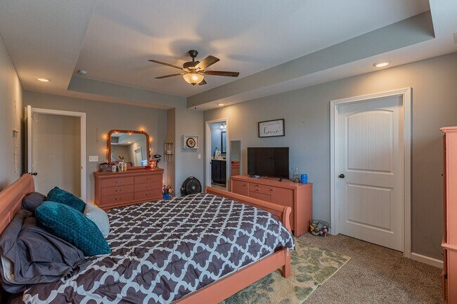 Building Photo - Pet Friendly Three Bedroom!