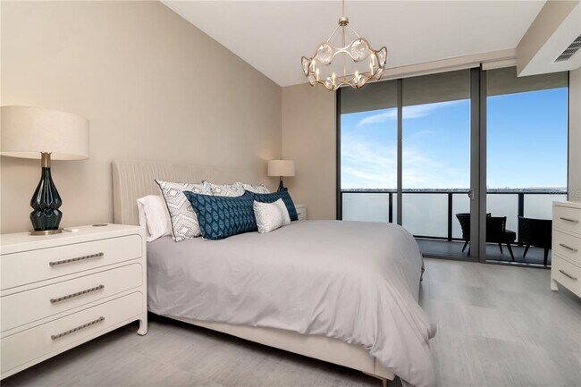 Building Photo - 2912 W Santiago St