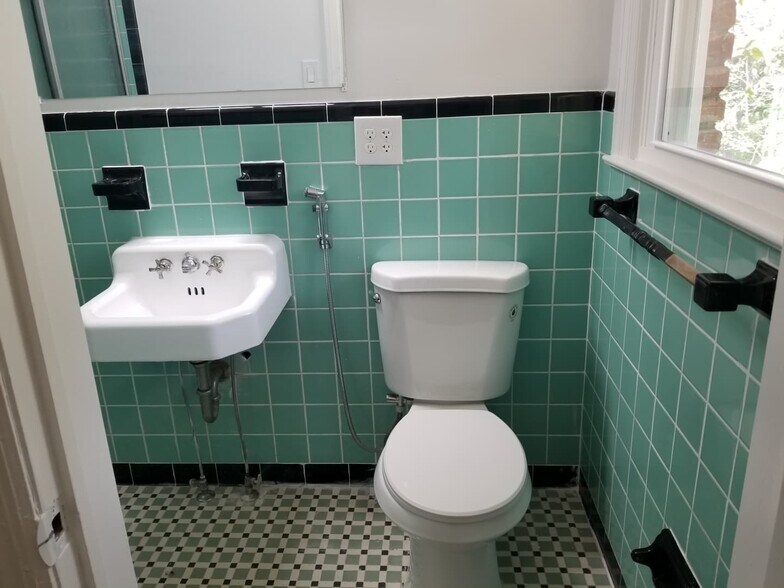 Building Photo - 2079 Honeysuckle Ln SW