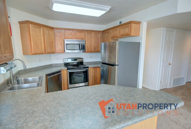 Building Photo - 2101 N Aurora Way
