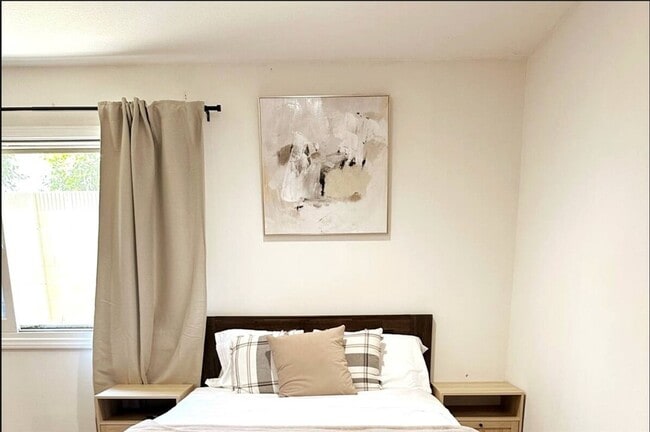 Building Photo - 425 Lewis Pl