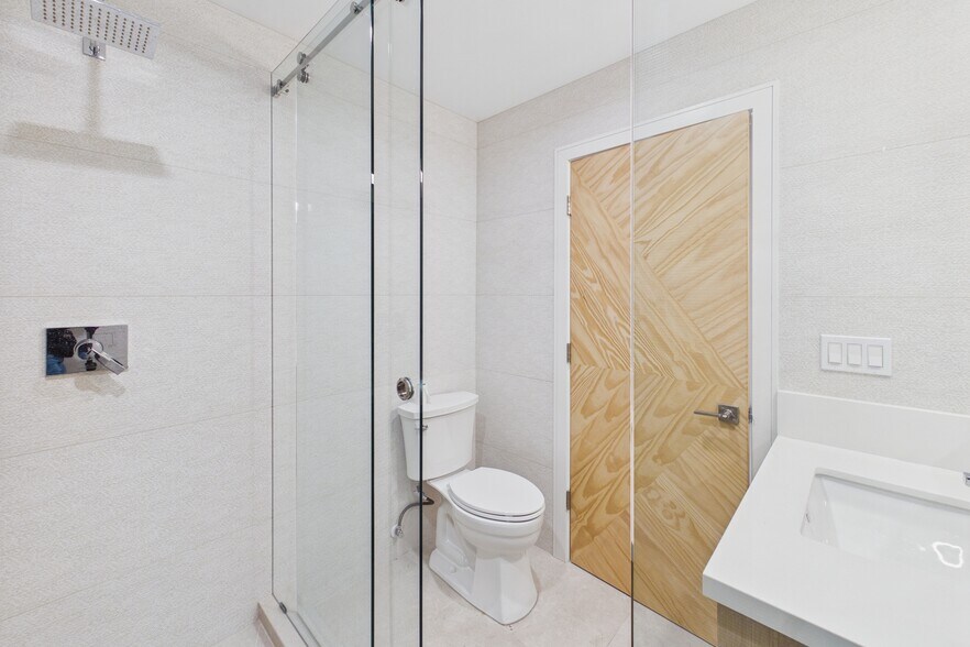 Building Photo - 2282 Whitney Ave