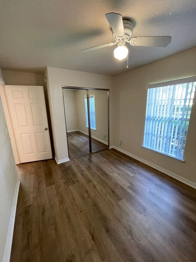 Building Photo - Spacious 2 Bedroom/2 Bathroom