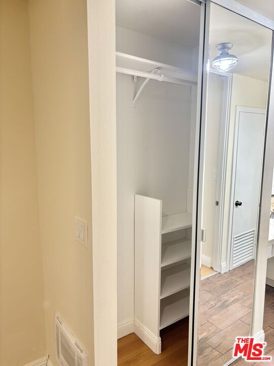 Building Photo - 6526 Ocean Crest Dr