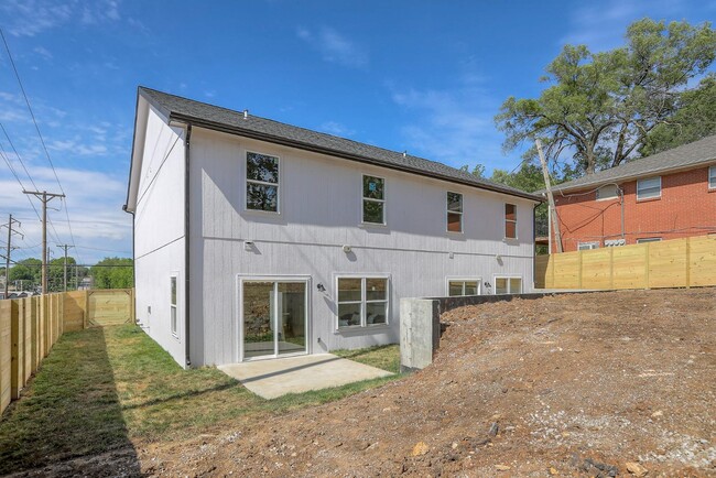 Building Photo - 427 W Linden Ave