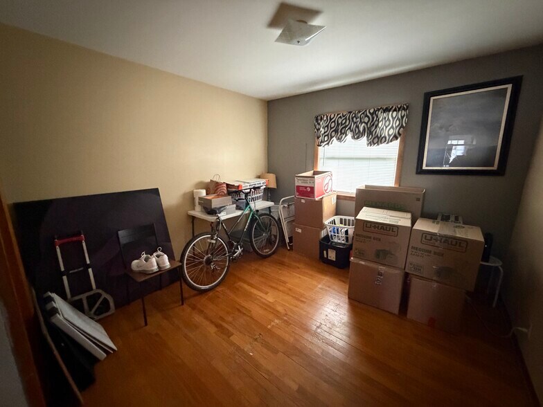 Building Photo - 10108 W Montana Ave