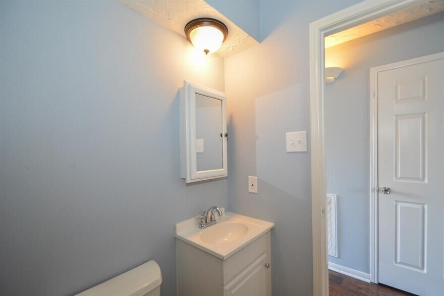 Building Photo - 22722 Fincastle Dr