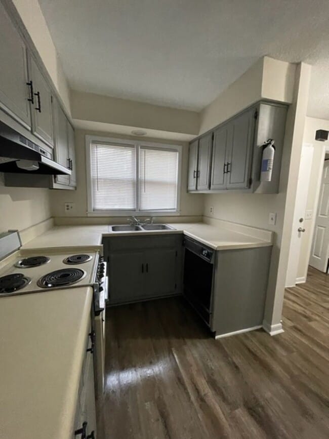 Building Photo - 201 Westbrooke Court #1