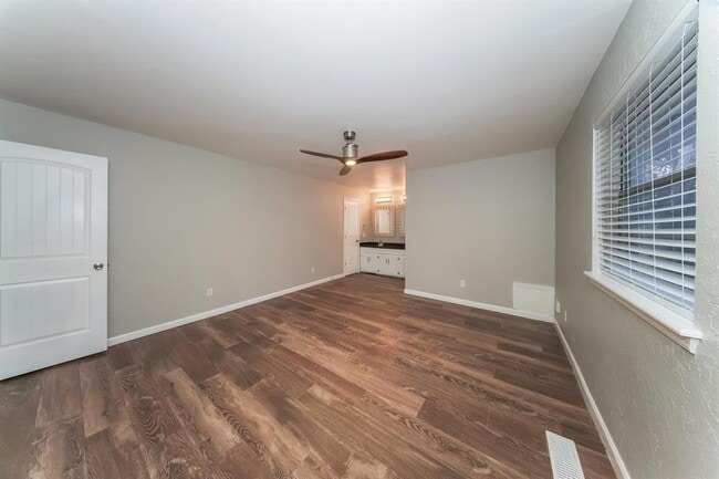 Building Photo - 609 Banner Ave