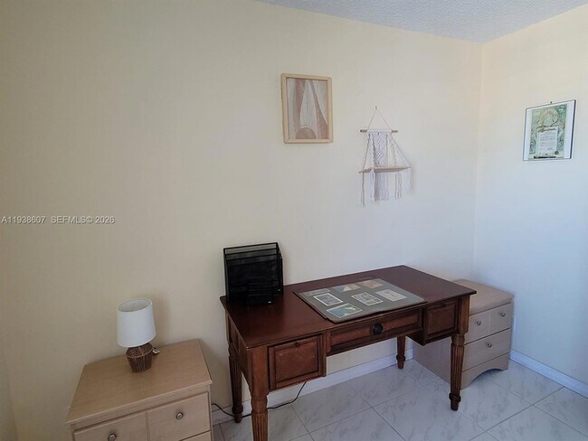 Building Photo - 401 Golden Isles Dr