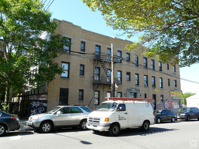 Building Photo - 2108 Chatterton Ave