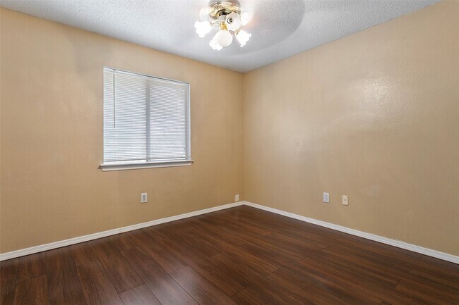 Building Photo - 7605 Bryce Canyon Dr W