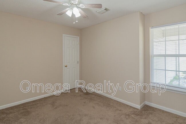 Building Photo - 3550 Cres Gardens Dr