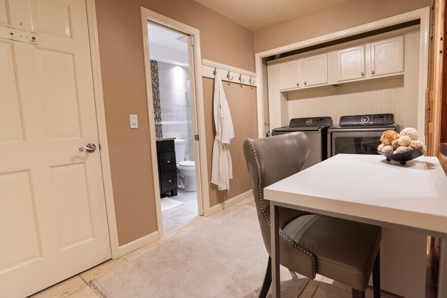 Building Photo - 511 Paul St