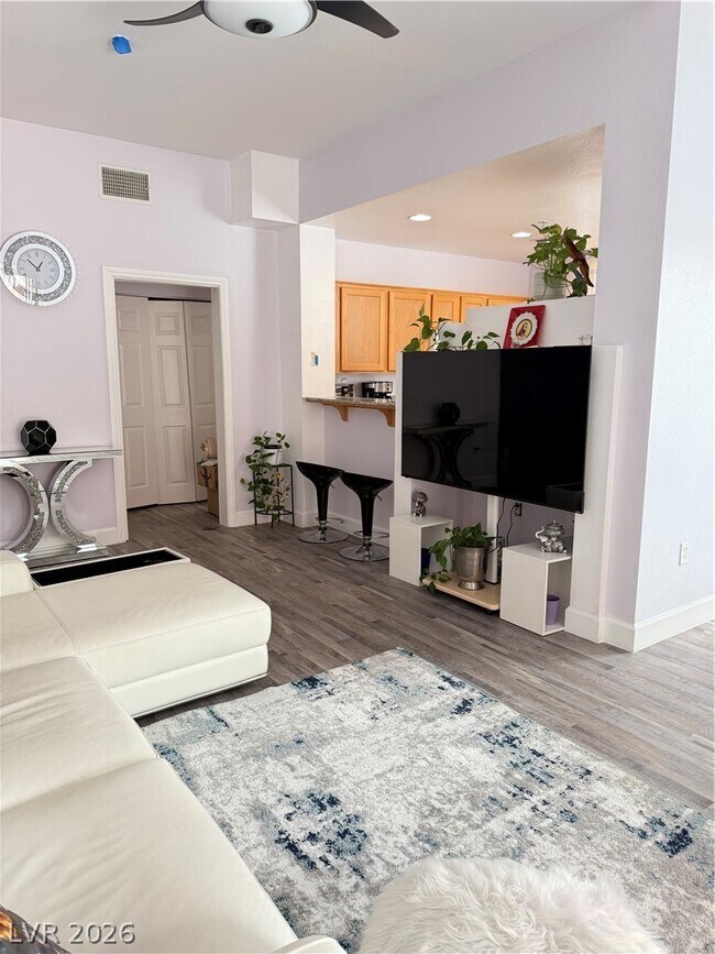 Building Photo - 87 E Agate Ave