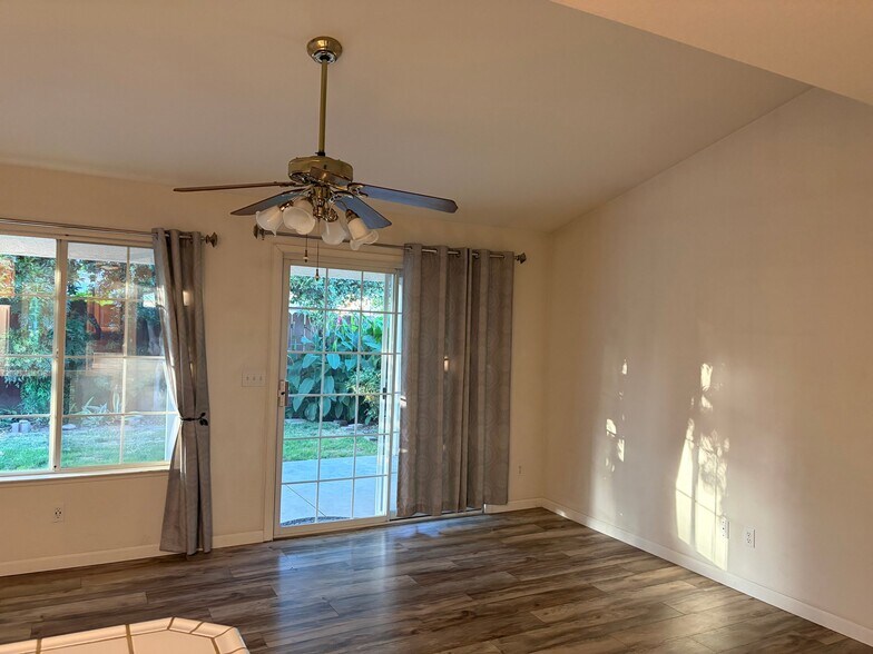 Building Photo - 1795 Brookside Dr
