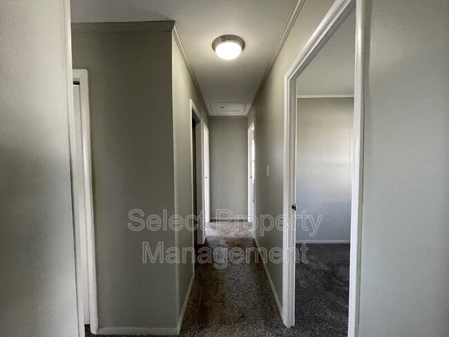 Building Photo - 5016 S Camden Dr
