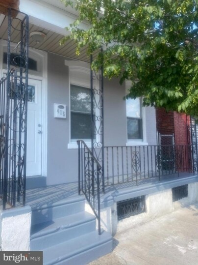 Building Photo - 415 Elm St