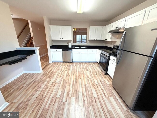 Building Photo - 540 Bridgeport Pl