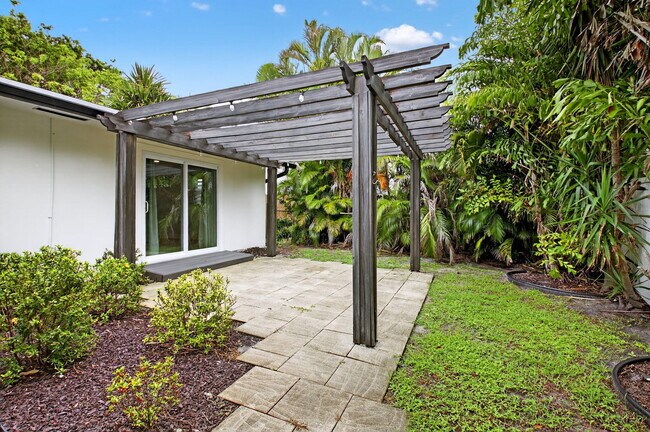 Building Photo - 725 Heron Dr