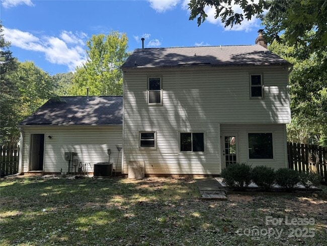 Building Photo - 4440 Hounds Run Dr