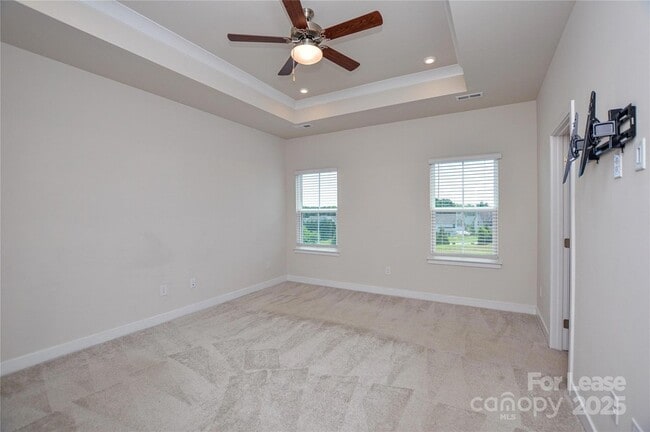 Building Photo - 9833 Oaklawn Blvd NW