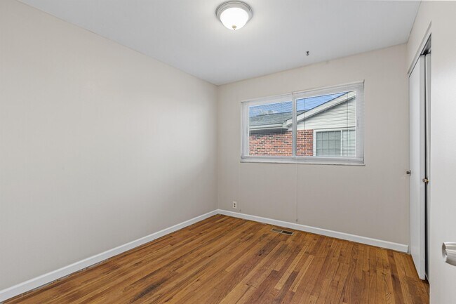 Building Photo - 3280 Brookshire Dr