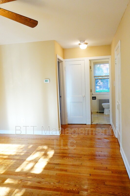 Building Photo - 8400 Greenwood Ave