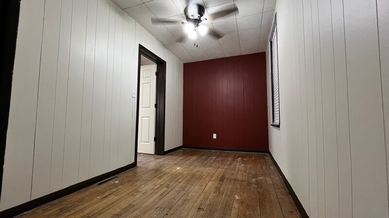 Building Photo - 705 E 6th St