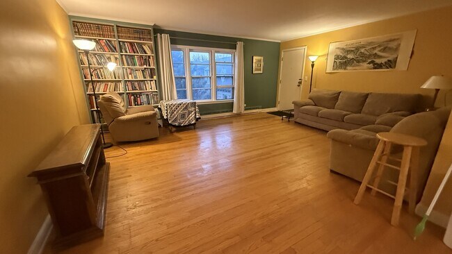 Building Photo - 1923 Sherman Ave