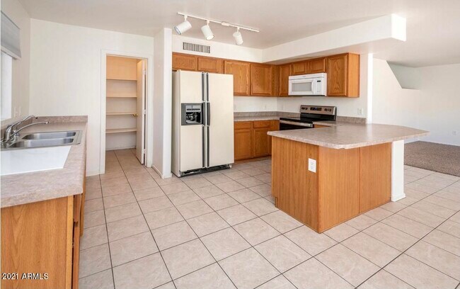 Building Photo - 12225 W Flanagan St